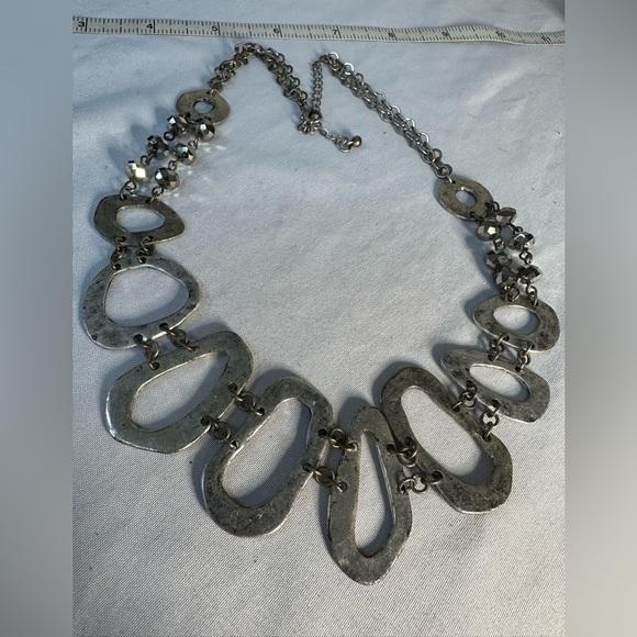 Hammered silvertone artisan vibe meets industrial necklace - Picture 4 of 4